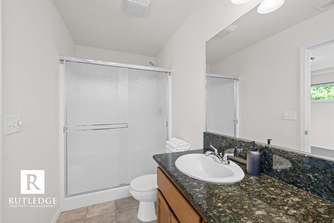 Building Photo - Southwest Medford / Near ROGUE X