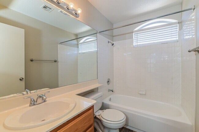 Building Photo - 2642 Ridgewater Cir