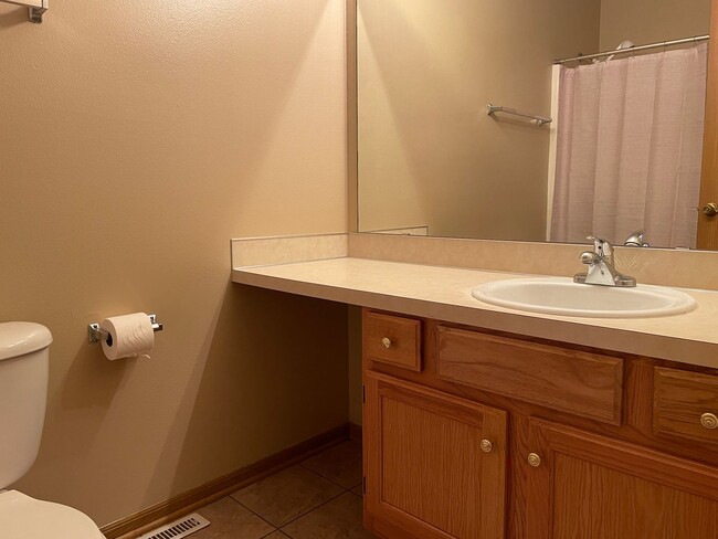 Building Photo - Beautiful Home in Bellevue for Rent!!!