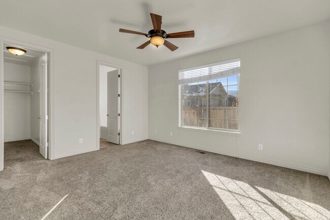 Building Photo - Charming Midway Home - Available Now!