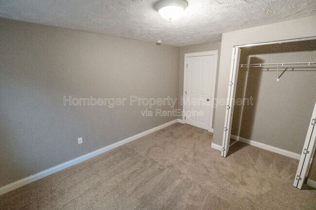 Building Photo - 6415 S Woodland Ct