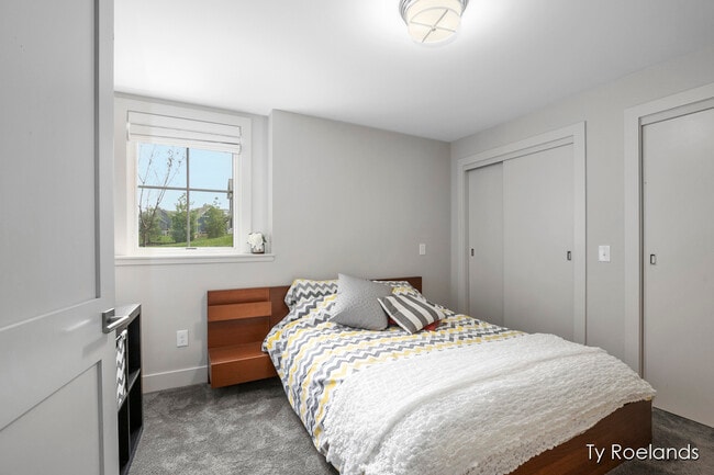 Building Photo - 3757 Lake Birch St NE