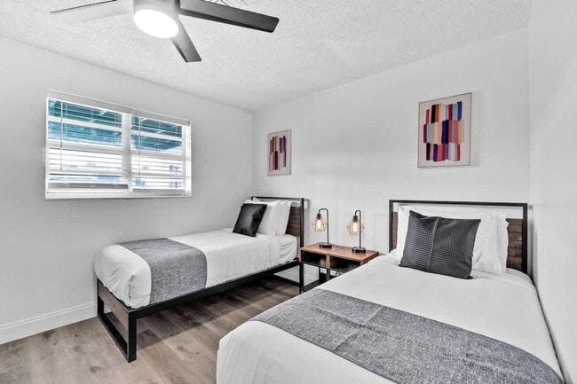 Building Photo - 730 N 72nd Terrace