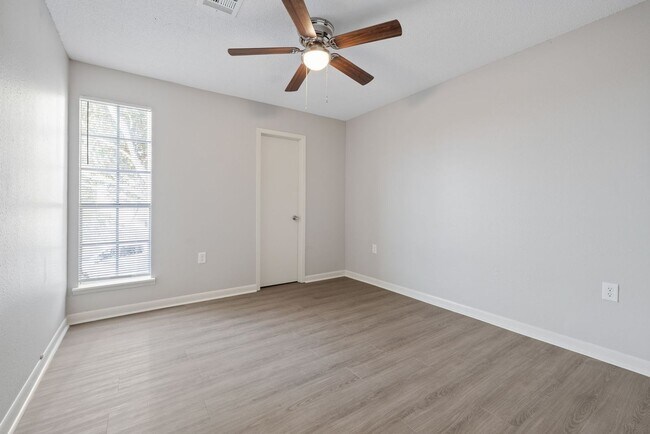 Building Photo - 203 Cougar Ridge