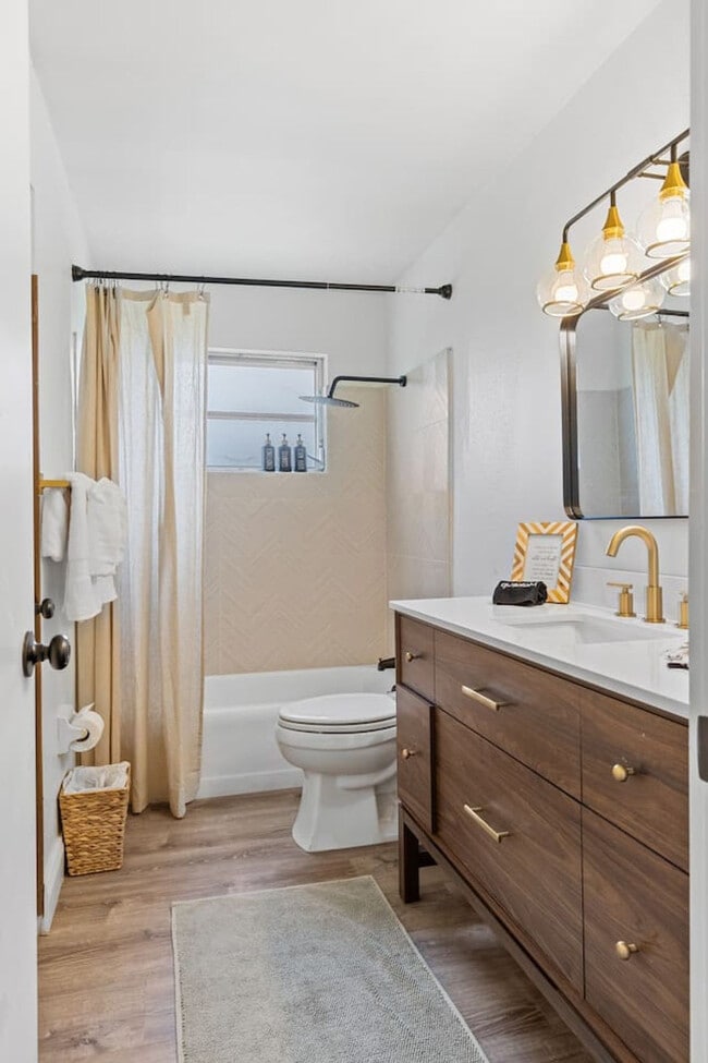 Building Photo - 460 Magellan Dr