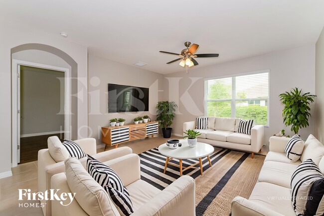 Building Photo - 2820 NW 21st Ave