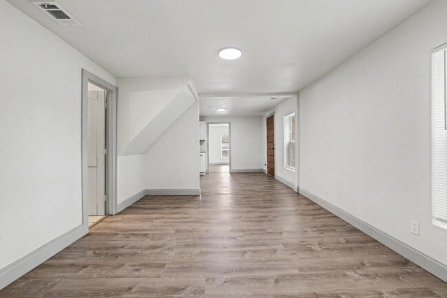 Building Photo - Beautifully Remodeled Home for Rent – Plenty of Space Inside & Out!