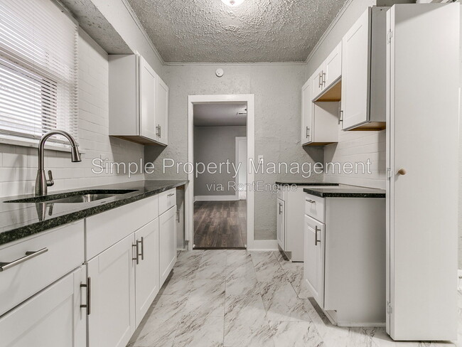 Building Photo - 1728 NE Euclid St