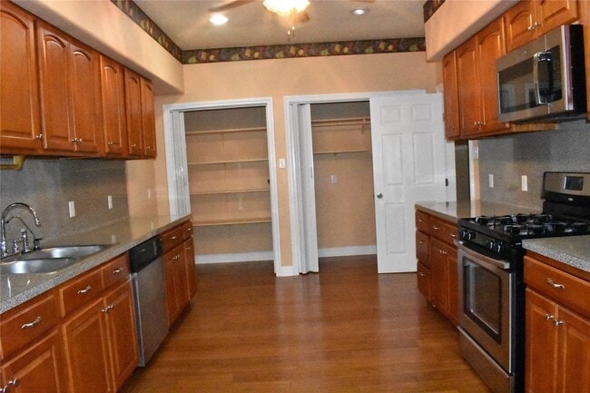Building Photo - 8535 Parkette Dr