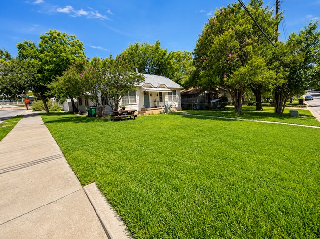 Building Photo - 3300 Robinson Ave
