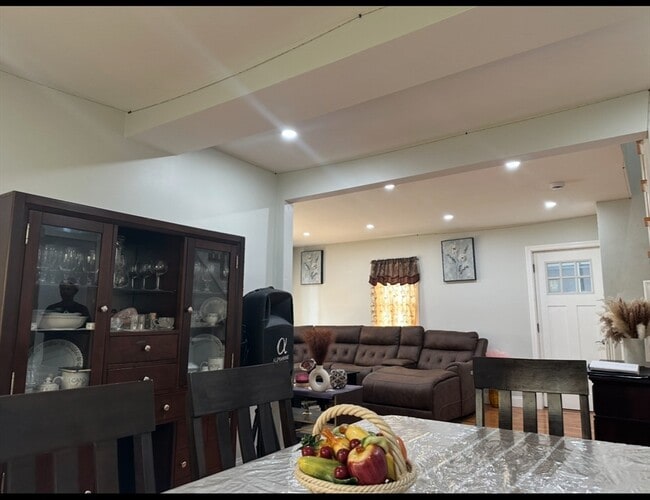 Building Photo - 36 Jackson Ave