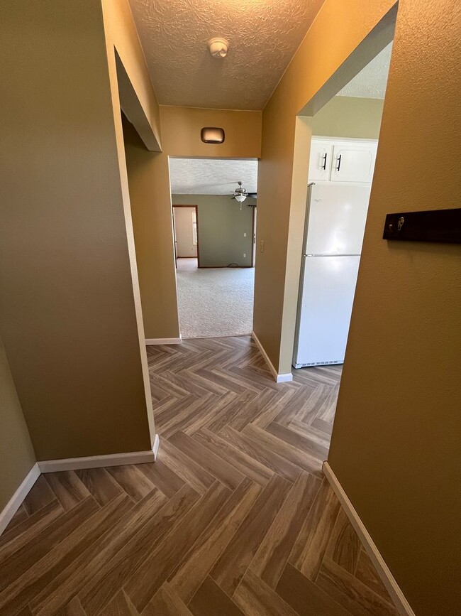 Building Photo - Beautiful 2 Bedroom & 2 Bath Duplex in Shipshewana