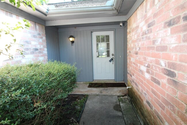 Building Photo - 2823 Chimneystone Cir