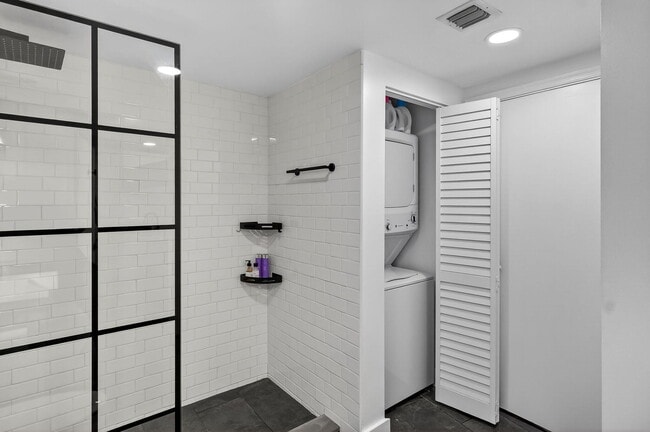 Building Photo - 1750 N Bayshore Dr