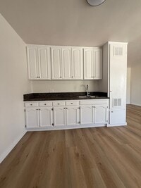 Building Photo - Makee Ave