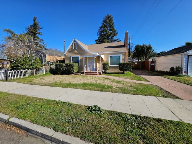 Building Photo - Cozy Home Close To UOP