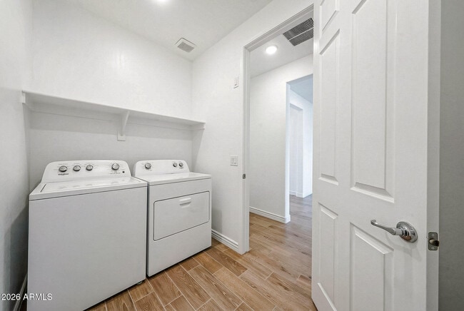 Building Photo - 14766 West Honeysuckle Dr