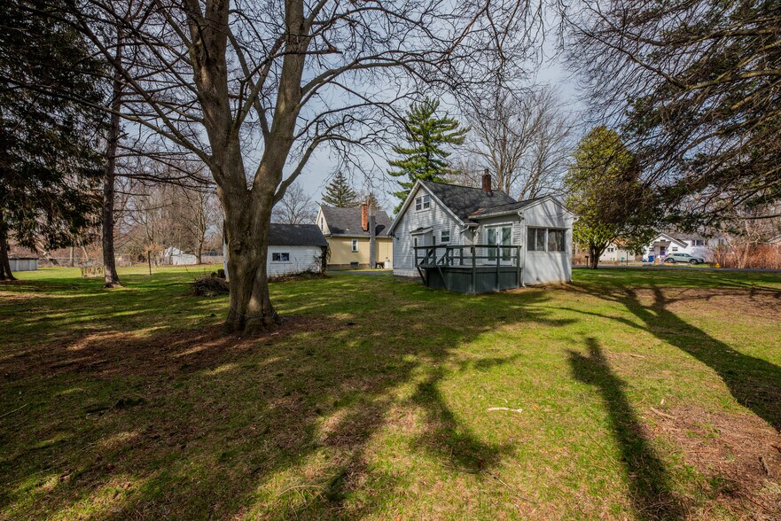 Building Photo - 133 River Meadow Dr