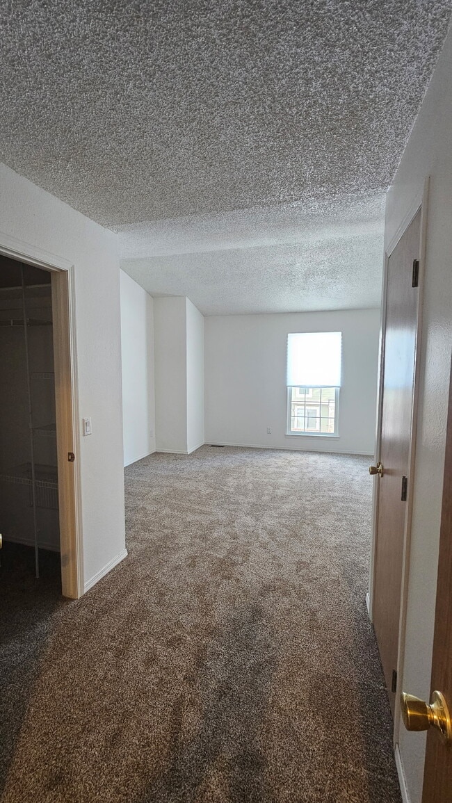 Building Photo - 3330 Queen Anne Way