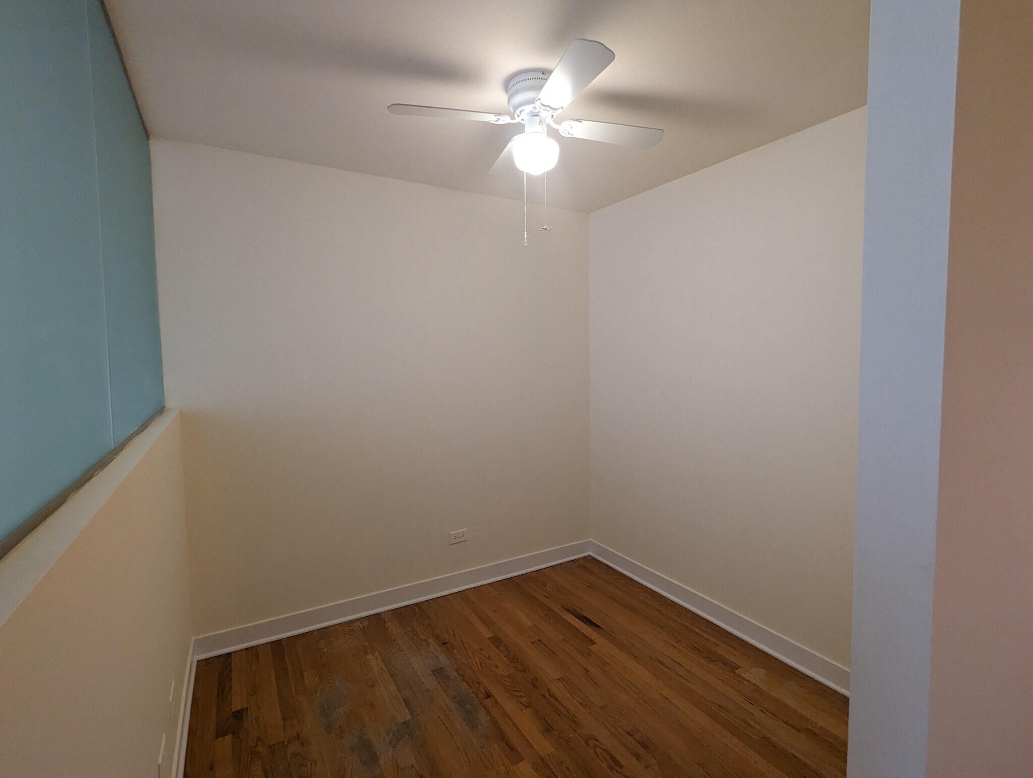 Building Photo - 643 W Wrightwood Ave