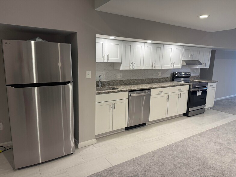 Building Photo - 1300 Pinstripe Ct