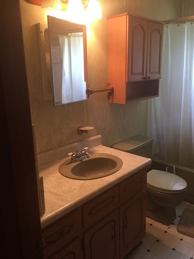 Building Photo - 108 Fair St