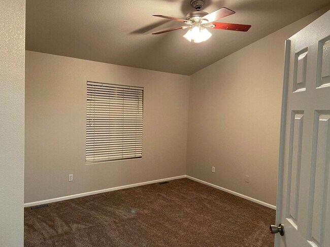 Building Photo - Newly Updated 3Bed/3Bath Townhome Near Ft Carson!