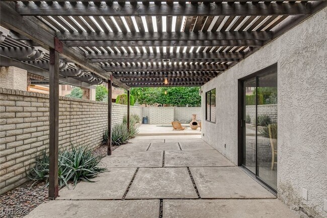 Building Photo - 945 Vegas Valley Dr