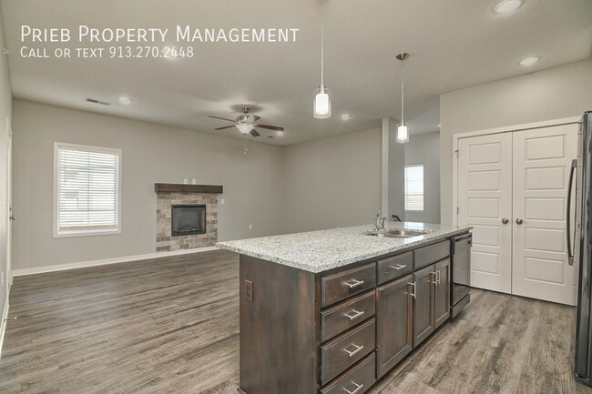 Building Photo - 12321 S Chelsea St