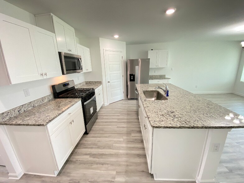 Building Photo - 16213 Loussier Dr