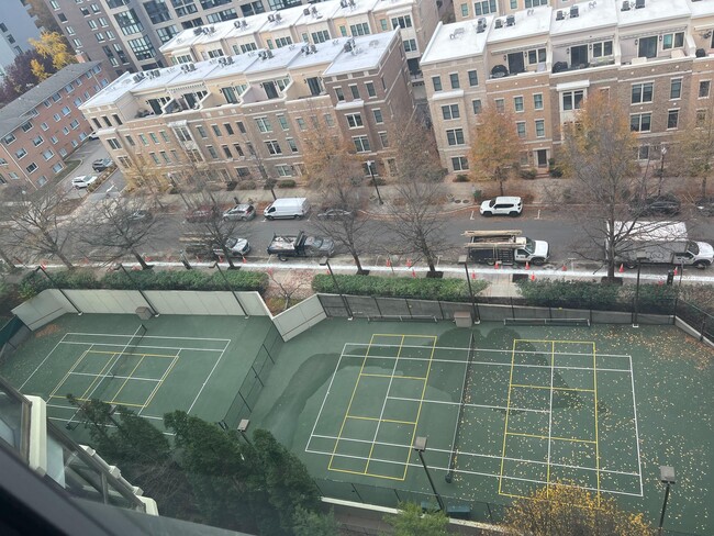 Building Photo - 1600 N Oak St