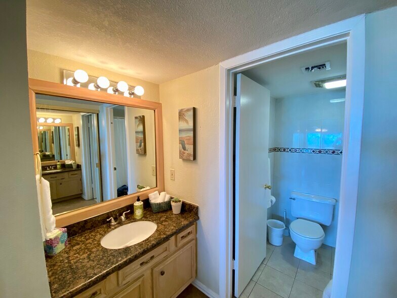 Building Photo - 404 Padre Blvd