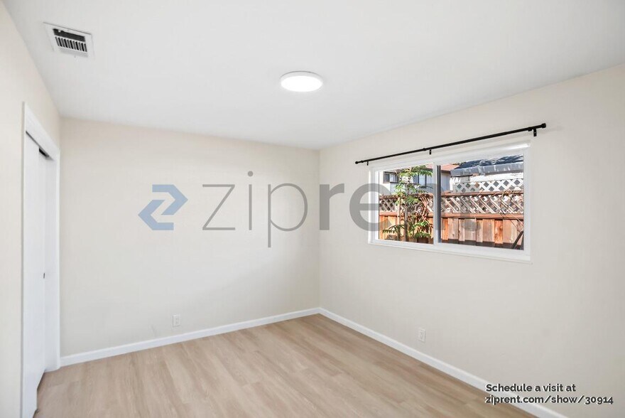 Building Photo - 2675 Phillips Ave