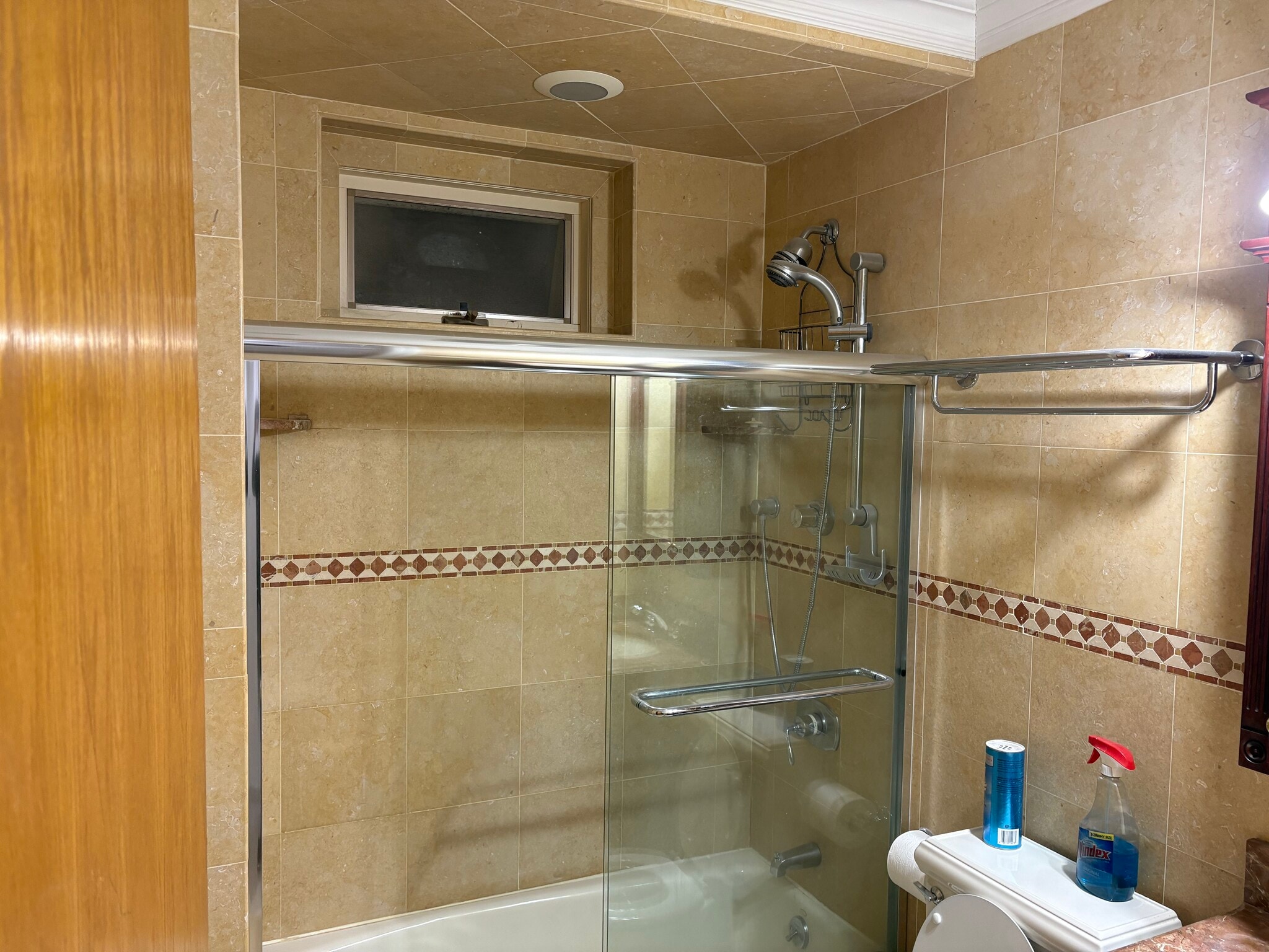 Bathrm - 3055 32nd St