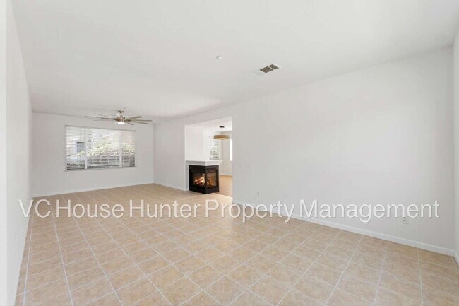 Building Photo - 4 Bedroom 2.5 Bath in Oxnard