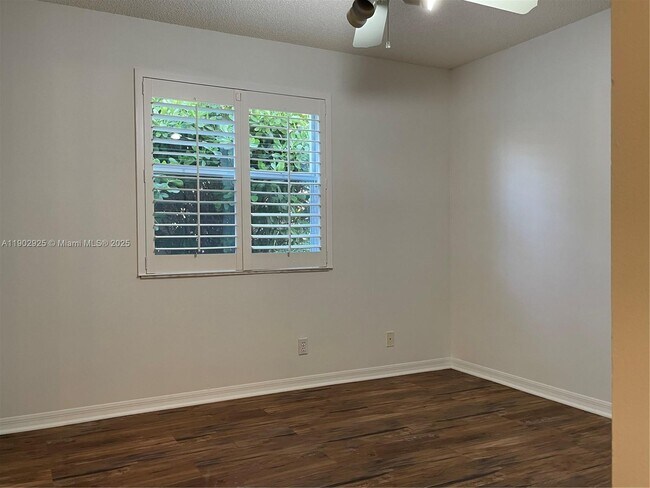 Building Photo - 785 Heron Rd