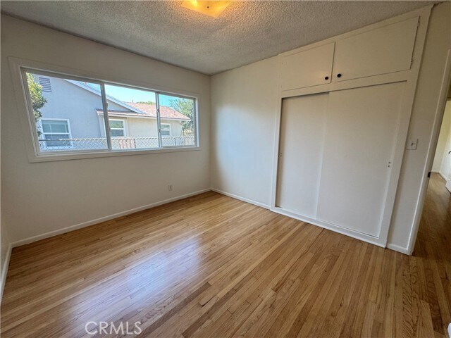 Building Photo - 933 W Autumn Dr