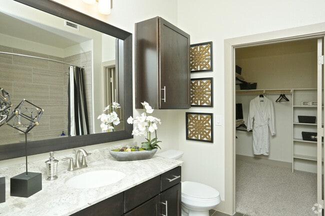 Building Photo - Only $1,314 - MIDTOWN Downtown!!