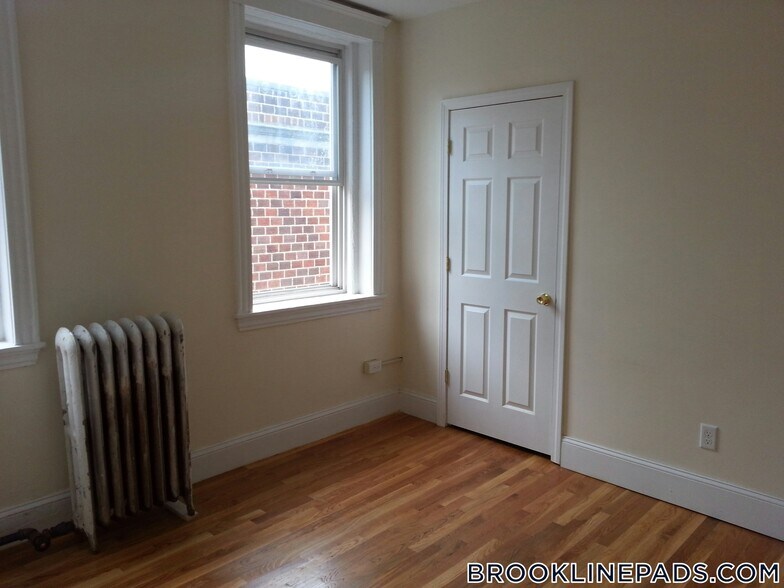 Building Photo - 62 Egmont St