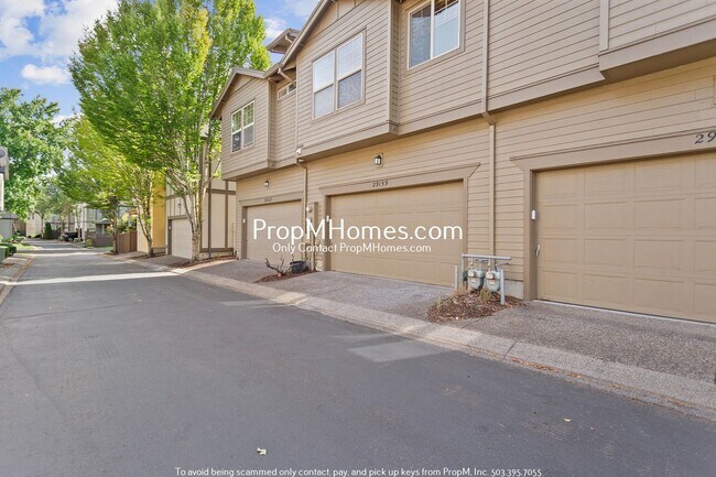 Building Photo - Cozy Two Bedroom Townhome in the Heart of ...