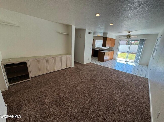 Building Photo - 4053 E Woodland Dr