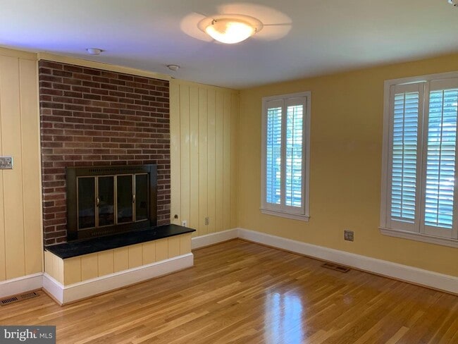 Building Photo - 1317 19th Rd S