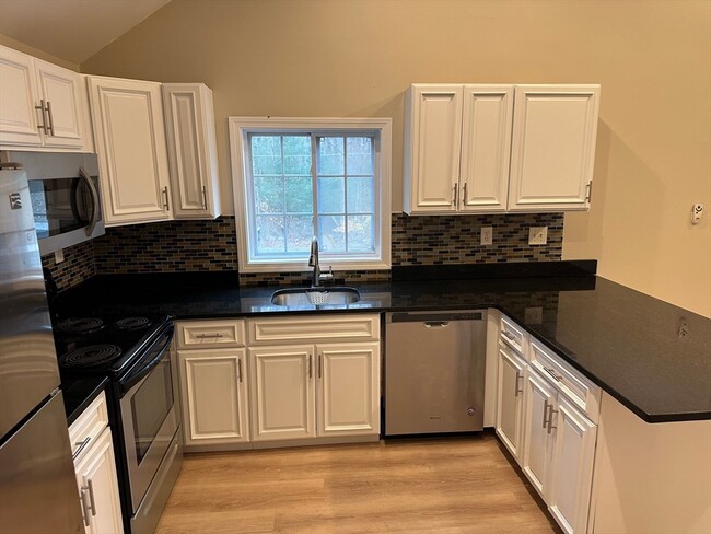 Building Photo - 359 Mansfield St