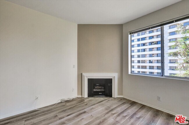 Building Photo - 10600 Wilshire Blvd