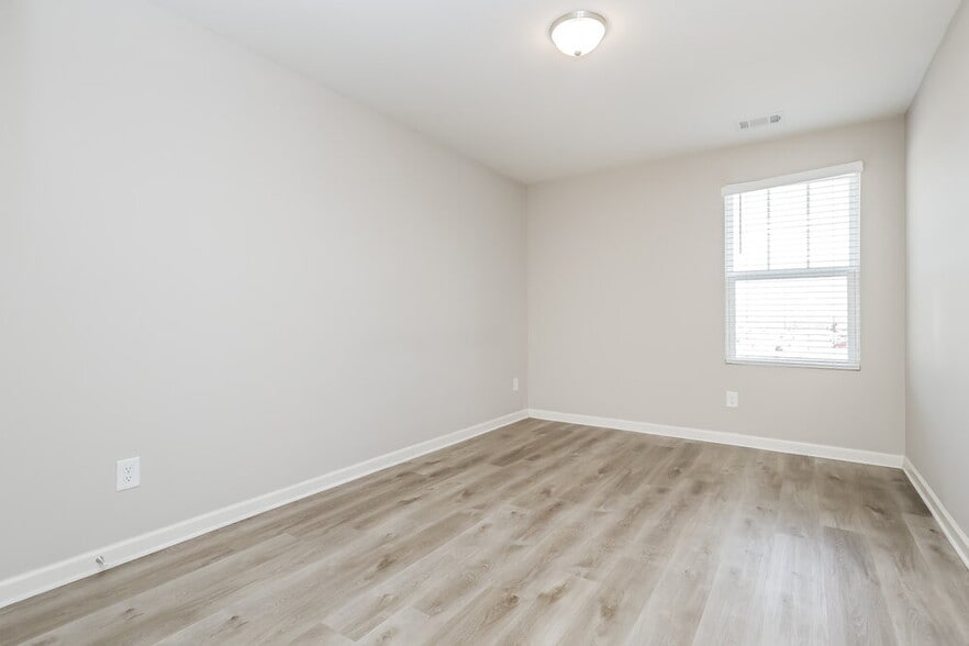 Building Photo - 1069 Cold Water Dr