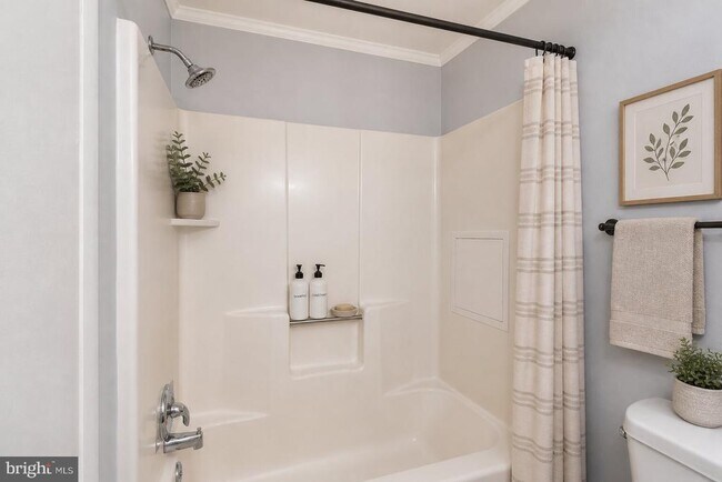 Building Photo - 108 Middle Point Ct