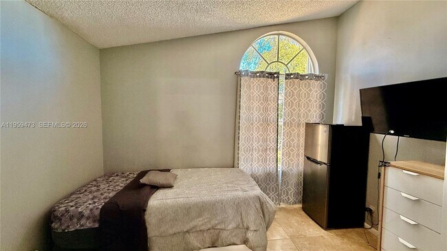 Building Photo - 5470 Pine Cir