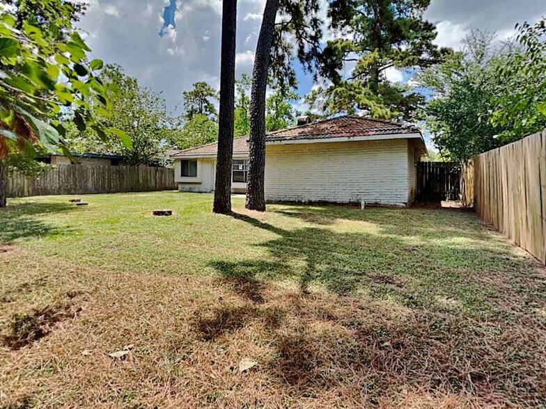 Building Photo - 22606 Meadowgate Dr