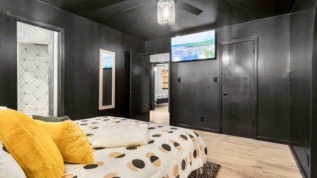 Building Photo - 3/2 Ardmore Near Mercy Hospital, Shopping, and Eats!