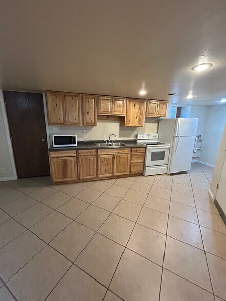 Building Photo - 222 E Evans Ave